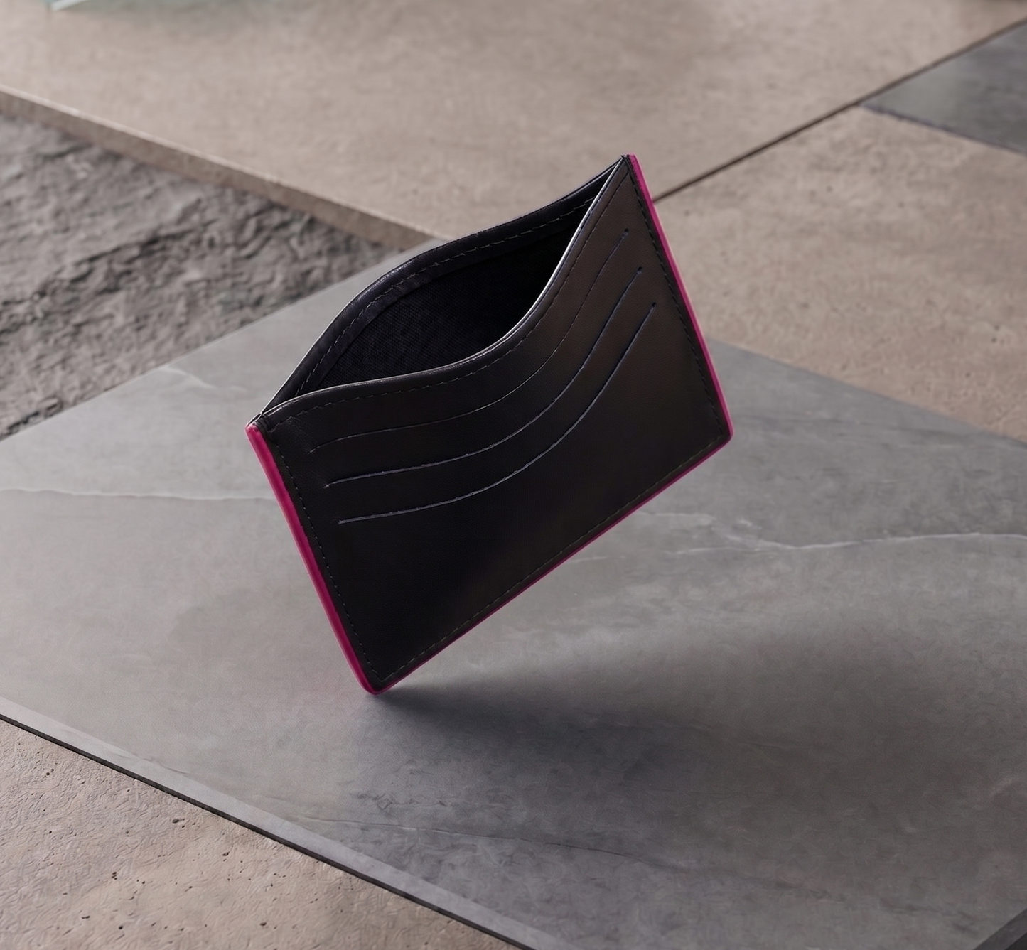 Porta carte Slot Liscio Nero & Magenta
